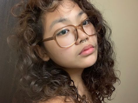 Glasses For Curly Hair, Brown Glasses Aesthetic, Funky Glasses Frames For Women, Vintage Glasses Aesthetic, Best Glasses For Round Face, Wide Frame Glasses, Big Glasses Aesthetic, Glasses Curly Hair, Aesthetic Glasses Frames