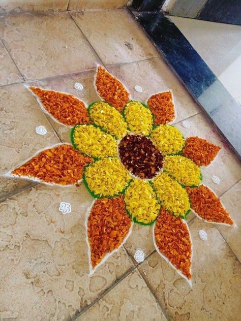 Rangoli Decoration With Flowers, Flower Rangoli With Colours, Flower Decorations On Floor, Rangoli Made Of Flowers, Flower Decorations Rangoli, Easy Diwali Rangoli With Flowers, Rangoli With Two Colours, Onam Rangoli Flower Easy, Floor Flower Decoration