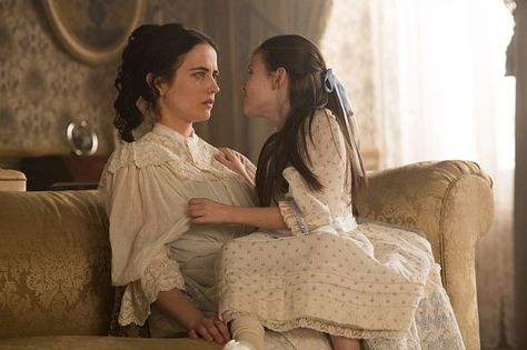 Penny Dreadful "And They Were Enemies" S2EP10 Walburga Black, Vanessa Ives, Penny Dreadful, Dorian Gray, Eva Green, Historical Romance, Black Queen, Frankenstein, Best Shows Ever