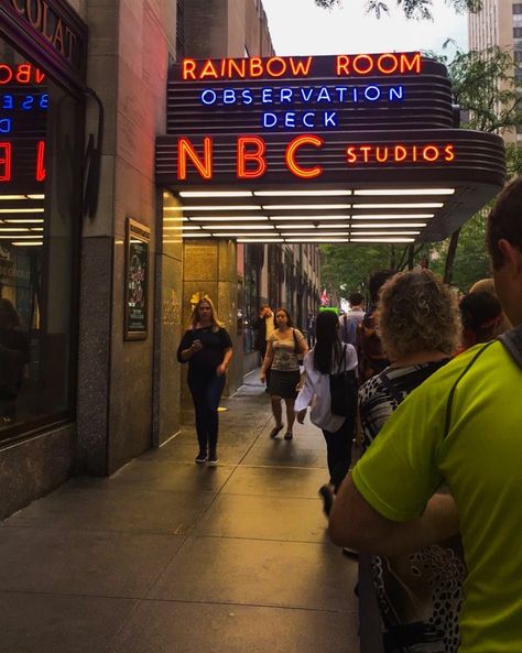 How to get Jimmy Fallon Tickets for FREE | The Tonight Show Tickets Boy Meets World, The Tonight Show With Jimmy Fallon, Tonight Show With Jimmy Fallon, Jimmy Fallon Show, New York Bucket List, Nyc Baby, The Tonight Show, New York City Travel, Cartoon Network Adventure Time