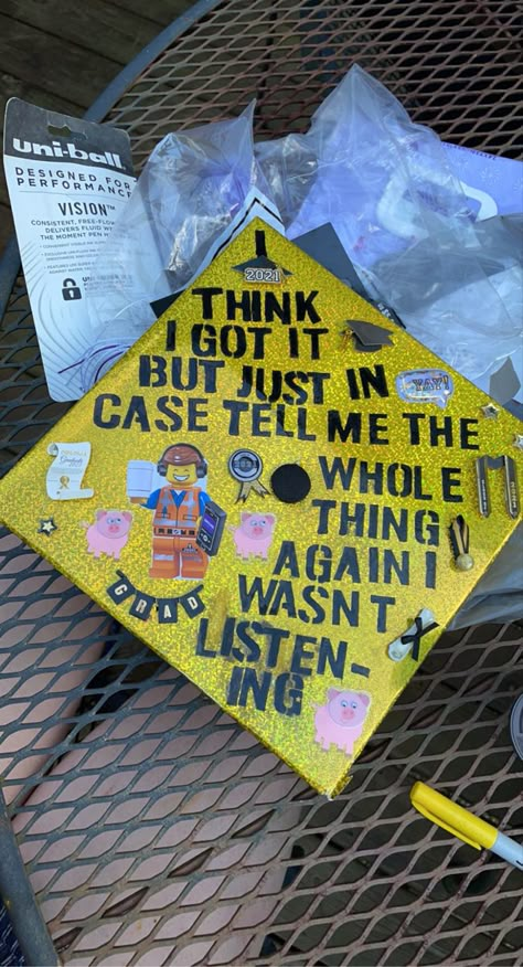 Back To The Future Graduation Cap, Lego Graduation Cap, Funny Grad Caps, Funny Graduation Caps, Creative Graduation Caps, Senior Year Things, College Grad Cap Ideas, Graduation Cap Decoration Diy, High School Graduation Cap