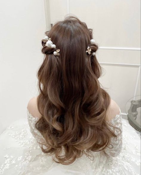 Hair Down Styles, Hair Arrange, Wedding Hair Inspiration, Hair Up Styles, Haircuts Straight Hair, Wedding Hair And Makeup, Bride Hairstyles, Hair Designs, Down Hairstyles