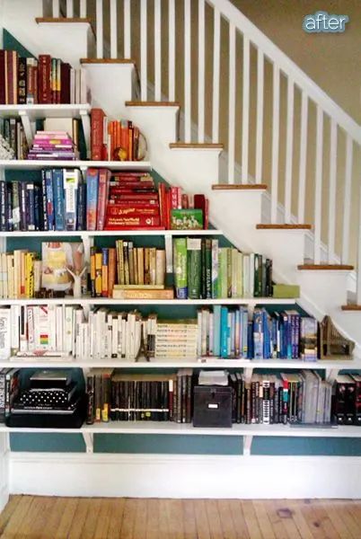 16 Innovative Ways to Line Your Stairs with Bookshelves Stairs Library, Stair Bookshelf, Staircase Bookshelf, Unique Bookshelves, Stair Wall, Dream Library, Bookshelf Organization, Space Books, Wall Bookshelves