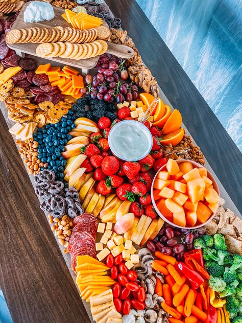 Grazing Table Ideas Simple, Essen, Table Grazing Board, Taste Table Party Ideas, Grazing Table For 15, Long Grazing Board, Fruit And Cheese Grazing Table, Grazing Table Diy Easy, Basic Grazing Table