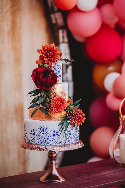 Spanish Inspired Wedding Ideas at a Spanish Ranch | Southern California Wedding Ideas and Inspiration #spanishwedding Spanish Ranch, Spanish Inspired Wedding, Kek Kahwin, Hiasan Perkahwinan, Spanish Style Wedding, Mexican Inspired Wedding, Mexican Themed Weddings, Hacienda Wedding, Fiesta Wedding