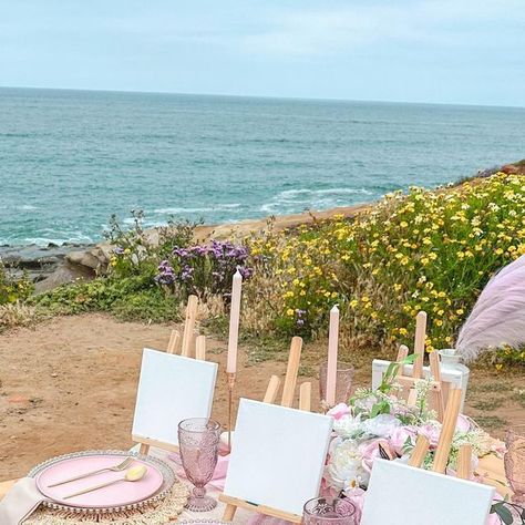 Beach Picnic Painting, Bridal Shower Ideas Picnic, La Jolla Bachelorette Party, Bachelorette Party Picnic, Picnic Bridal Shower Ideas, Small Bachelorette Party, Picnic Bachelorette Party, Beach Birthday Ideas, Bachelorette Party Ideas Beach