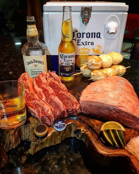 Churrasqueando on Instagram: “Aquele churras no capricho. 🥩🔥🔪 📷: @lazarodavi.machado ⠀ #picanha #picanhaargentina #picanhanabrasa #churrasco #churras #churrasqueando…” Chur, Old School, Steak, Meat, Pins, On Instagram, Quick Saves, Instagram