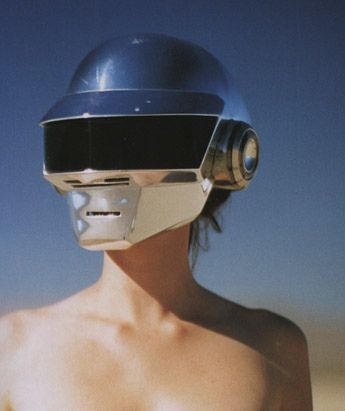 Daft ~ Daft Punk Helmet, New Retro Wave, Riot Grrrl, Arte Cyberpunk, Futuristic Fashion, Daft Punk, Retro Futuristic, Foto Inspiration, Retro Futurism