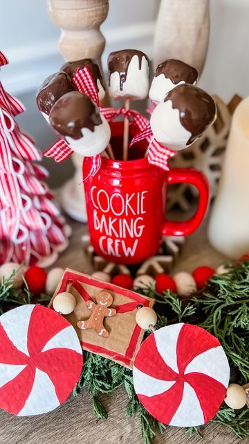 Diy Decor Cricut, Gingerbread Tree, Hot Cocoa Christmas, Decorating Hacks, Dollar Tree Christmas Decor, Model Magic, Cocoa Christmas, Christmas Props, Dollar Tree Finds