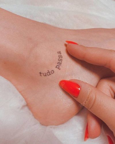 Discover Top 15 Italian Tattoo Ideas: Expressive Phrases & Cultural Symbols for 2024 Tattoos In Portuguese Quotes, Tattoo In Portuguese, Portuguese Quotes Tattoo, Portuguese Tattoo Ideas Words, Portuguese Words Tattoo, Tattoos In Portuguese, Portuguese Tattoos For Women, Spain Tattoo Ideas Small, Seville Tattoo