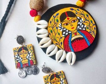 Durga Jewellery, Bengali Jewellery, Hand Painted Jewellery, Rustic Wedding Jewelry, Flower Girl Jewelry Set, Fall Wedding Jewelry, Painted Jewellery, Terracotta Jewellery Making, Rose Gold Earrings Wedding