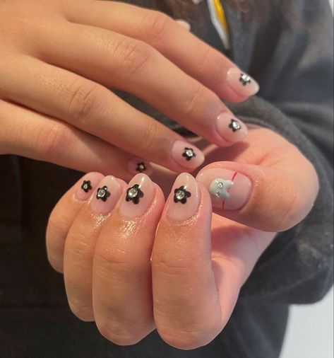 Sandy Liang Aesthetic Wallpaper, Sandy Liang Wallpaper, Sandy Liang Nails, Euphoria Nails, Red Core, Nails Flower, Nails Pretty, Nail Time, Simple Gel Nails