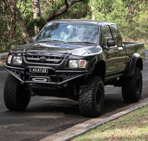 I love the look of this hilux @4x4lux 😍🤙 . . . . . .  Tag Toyota Hilux Modified, Hilux Modified, Toyota Surf, Overland Camping, Chevrolet Luv, Toyota Pickup 4x4, Pre Runner, Toyota Pickup, High Roller