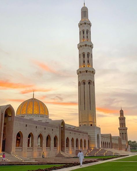 About last evening, “Sultan Qaboos Grand Mosque” one of the most refined Designs I have ever seen • Muscat Oman 🇴🇲 . . . . .… Grand Mosque Oman, Oman Mosque, Arab Lifestyle, Muscat City, Sultan Oman, Mosque Design Islamic Architecture, Sultan Qaboos Grand Mosque, Sultan Qaboos, Oman Travel