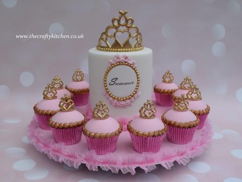 Princess Themed Cake, Princess Birthday Cupcakes, Cupcakes Princesas, Quinceanera Centerpieces, Queens Wedding, Princess Cupcakes, A Little Princess, Cupcake Cake Designs, Cake Maker