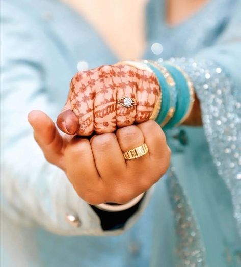 Ring Ceremony Look For Bride, Couple Ring Photography, Engegment Pose Bride, Engagement Hands Couple, Engagement Ring Photoshoot, Engagement Portraits Poses, Engagement Ring Photography, Engagement Hand, Engagement Shoots Poses