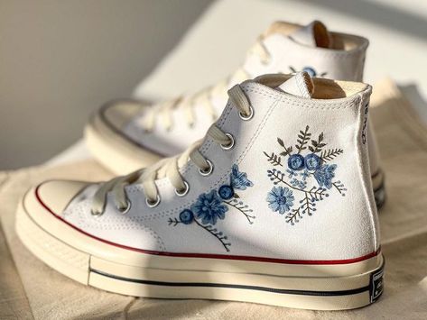 Embroidered converse/ Converse Custom Flower Embroidery / Wedding Converse Shoes/ Custom Converse Converse Embroidery, Converse Wedding, Cute Converse Shoes, Bridal Converse, Converse Wedding Shoes, Embroidered Converse, Cute Converse, Converse Custom, Wedding Converse