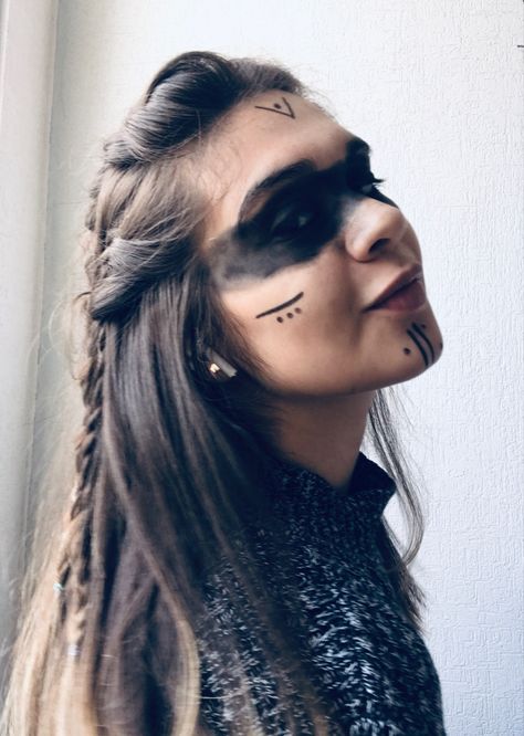 Viking Witch Hair, Viking Makeup Female Simple, Vikings Aesthetic, Witch Face Paint, Viking Makeup, Vikings Lagertha, Medieval Witch, Witch Hair, Viking Garb