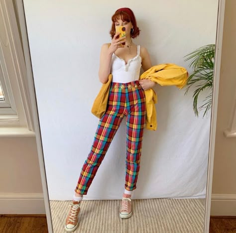 Retro 50s Aesthetic Outfits, Pattern Outfit Ideas, Colorful Quirky Outfits, Funky Spring Outfits, Arthoe Outfit, Fun Colorful Outfits, Arthoe Aesthetic Outfit, Artsy Fashion Style, Artsy Aesthetic Outfits