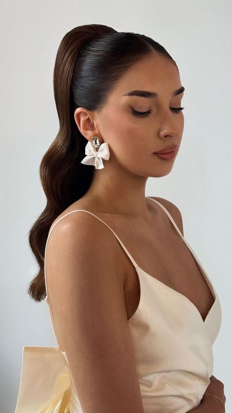 Fierce and Fabulous: Unleashing the 24 Very best Promenade Hairstyles Check more at https://weddingideas.space/fierce-and-fabulous-unleashing-the-24-very-best-promenade-hairstyles/ Sleek Prom Hair, Ponytail Bridal Hair, Best Prom Hairstyles, Prom Ponytail Hairstyles, Bridal Ponytail, Wedding Ponytail, Elegantes Makeup, High Bun Hairstyles, Elegant Ponytail