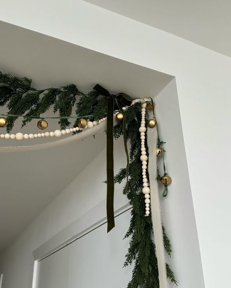 such a Sasha | This year’s Christmas decorations are all about ribbons & bows ♥️ | Instagram Christmas Dorm Decorations, Christmas Dreaming, Cozy Christmas Decor, Christmas Window Decorations, Christmas Decor Inspiration, Cottage Christmas, Christmas Interiors, Christmas Inspo, Christmas Decorations For The Home