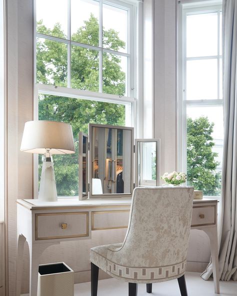 Dressing Table Ideas Bedroom, Katharine Pooley, Dresser Decor Bedroom, Sitting Room Design, Dressing Table Design, Beauty Room Decor, House Bedrooms, Glam Room, Luxury Interiors