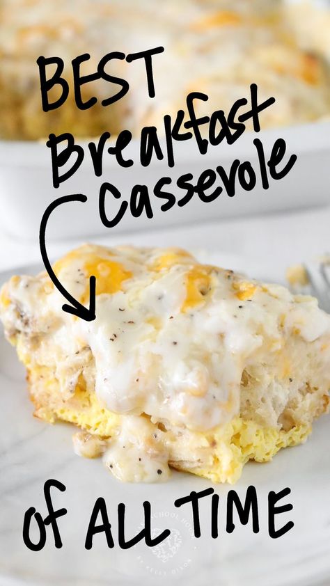 Biscuit and Gravy Casserole is a comforting breakfast recipe that hits the spot every time. A different take on traditional biscuits and gravy, this easy breakfast casserole is a fun way to mix things up at the breakfast table! Make this comforting meal for breakfast, brunch, or breakfast for dinner! Quick Easy Breakfast Casserole, Biscuit And Gravy Casserole, The Best Breakfast Casserole, Pillsbury Biscuit Recipes, Biscuit And Gravy, Breakfast Gravy, Comforting Breakfast, Best Biscuits And Gravy, Gravy Casserole