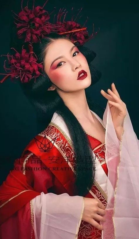 Chinese Make Up Traditional, Makeup Monolid, Geisha Makeup, Japan Makeup, Monolid Makeup, Goddess Makeup, Drag Make-up, Ancient Dress, Chinese Makeup