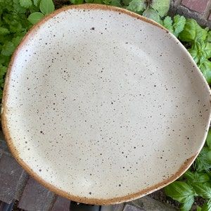 Clay Plates, Speckled Clay, Nature Friendly, Rubber Tree, Silicone Lid, Ceramic Plate, Hand Thrown, Ceramic Plates, Round Shape