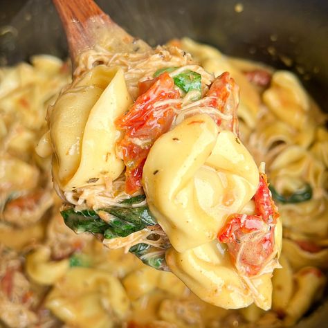 Slow Cooker Marry Me Tortellini The Best Crockpot Meal Tortellini, Crock Pot Recipes Tortellini, Comfort Crock Pot Meals, Crock Pot Dinner Meals, Crockpot Recipes Small Crock Pot, 4 Hour Crockpot Recipes Chicken, Fall Crockpot Dump Recipes, Crock Pot Favorites, Marry Me Chicken Tortellini Crockpot