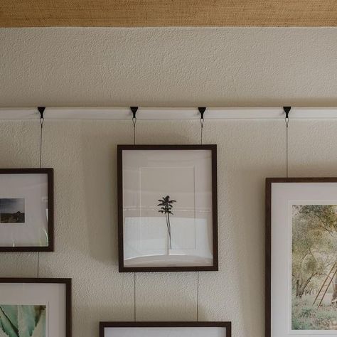 Surfside Home Co. Interiors on Instagram: "The picture rail makes this gallery wall a bit more interesting! Fashioned around 200 years ago, this concept saved plaster walls from damage of nails. Love this functional, beautiful and historic element at South Park Place 🤍⁣ ⁣ _____⁣ ⁣ #inspiration #interiordesign #interiors #scandi #coastal #coastalhome #architecture #homedesign #homedecor #home #homeinspiration #homerenovation #homestyle #surfsidehomeco #outerbanks #obx #northcarolina #socalhome #sandiegoliving #sandiegointeriordesign #coastalliving #carolina #coastaldecor #gallerywall #picturerail⁣ ⁣ 📸: @sandiegointeriorphotography" Gallery Wall With Picture Rail, Picture Rails Living Room, Modern Picture Rail, Picture Rail Wall, Picture Rail Gallery Wall, Picture Rail Ideas, Picture Rail Living Room, Gallery Rail Shelf, Picture Rail Bedroom