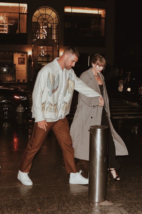 Travis Kelce Taylor Swift, Travis Taylor, Estilo Taylor Swift, Travis Kelce, Live Taylor, October 15, Ryan Reynolds, Taylor Swift Style, Taylor Alison Swift