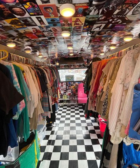 Cool Thrift Stores, Colorful Closet Aesthetic, Thrift Store Interior Design, Store Wall Design, Thrift Store Interior, Thrift Shop Ideas, Thrift Stores Aesthetic, Thrift Shopping Aesthetic, Bus Store