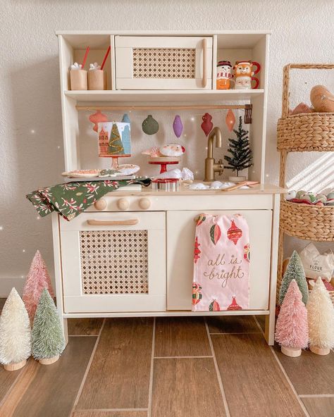 Kitchen Play Area, Christmas Kids Room, Ikea Play Kitchen, Toddler Kitchen, Colorful Playroom, Play Kitchens, Kids Playroom Decor, Corner Decor, Diy Play Kitchen