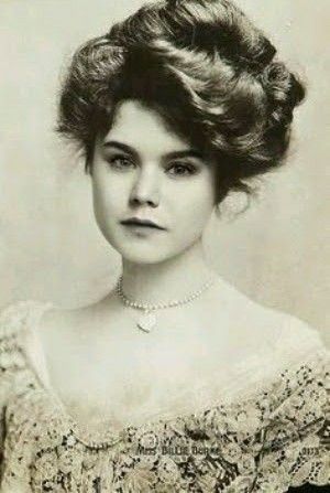 1900s Hairstyles, Billy Burke, Billie Burke, Edwardian Hairstyles, Gibson Girl, Edwardian Fashion, Vintage Portraits, Old Hollywood Glamour, Belle Epoque