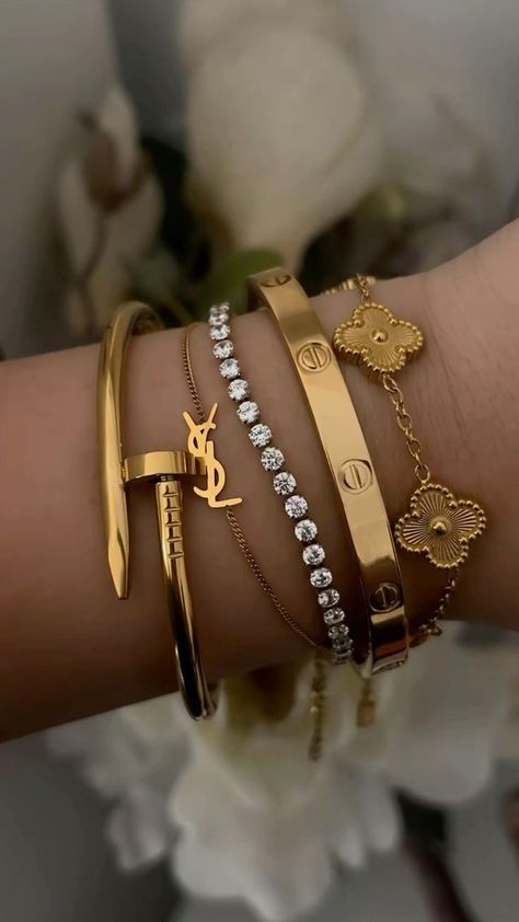 Xoxo Jewelry, Wrist Jewelry, Luxe Jewelry, Jewelry Accessories Ideas, Dope Jewelry, Girly Accessories, Jewelry Fashion Trends, Classy Jewelry, Expensive Jewelry