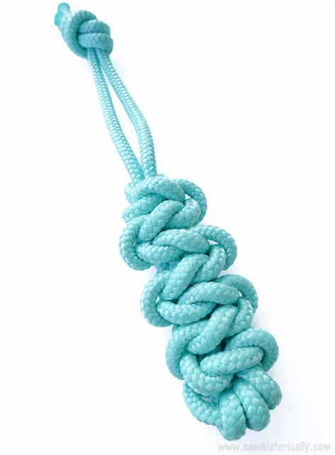 Diy Braided Rope Dog Toy, Crochet Rope Dog Toy, Rope Dog Collar Diy, Rope Dog Toys Diy, Diy Dog Rope Toy, Paracord Dog Toy, Handmade Dog Toys, Homemade Dog Toys, Dogs Diy Projects