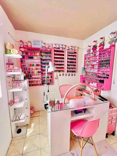 Gracious Nails - Wow #picturenotmine Nail And Hair Room Ideas, Nail Decor Salon, Small Nail Space, Nail Tech Decor Ideas, Nail Salon Shed Ideas, Nail Polish Room, Nailtech Room, Nail Room Inspiration, Shed Nail Salon Ideas