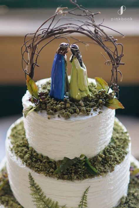 34 Unique Wedding Cake Toppers | Pink Book Wedding Inspiration Viking Wedding Ceremony Decor, Hobbits Wedding, Arwen And Aragorn, Middle Earth Wedding, Lord Of The Rings Wedding, Hobbit Wedding, Elvish Wedding, Bridal Cake Topper, Lotr Wedding