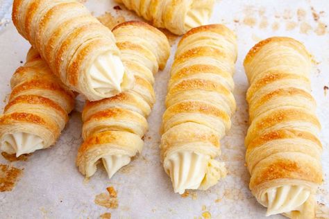 Lady Locks Recipe, Frozen Puff Pastry Recipes, Easy Fruit Pie, Classic Puff Pastry, Easy Puff Pastry Recipe, Puff Pastry Chicken, Lady Locks, Easy Pastry Recipes, Cream Cheese Pastry