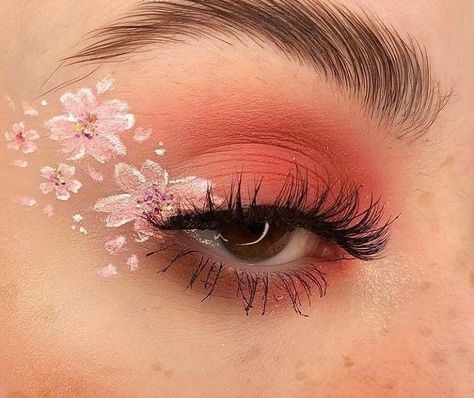 Pink Flower Eye Makeup, Floral Makeup Looks Simple, Spring Themed Makeup, Rose Makeup Look Flower, Flower Graphic Liner, Flower Make Up, Pink Flower Makeup, Flower Makeup Looks, Rose Flower Makeup