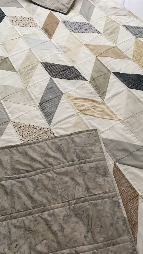 Simple Homemade Quilts, Handmade Quilts Ideas, Timeless Quilt Patterns, Modern Simple Quilt Patterns, Nursery Quilt Pattern, Neutral Quilts Ideas Farmhouse, Gender Neutral Quilt Patterns, Neutral Color Quilts, Quilt Patterns Neutral