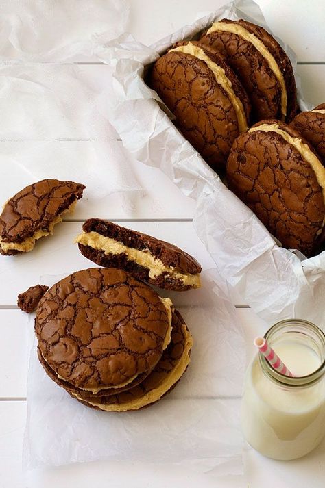 Brownie Cookie Sandwich with Peanut butter Frosting - fudgy, moist cookies that taste just like brownies filled with a fluffy peanut butter frosting. Fluffy Peanut Butter Frosting, Moist Cookies, Cookies Photography, Cookie Dough Cake, Cookie Sandwich, Cookies And Milk, Recipetin Eats, Peanut Butter Frosting, Butter Frosting