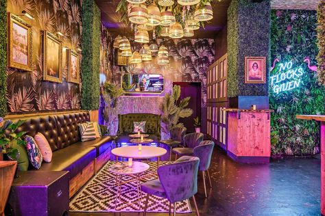 Best Bars in Miami: Cool New Places to Drink & All-Time Favorites - Thrillist Cafe Ideas Design, Miami Bar, Miami Decor, Bar Business, Miami Restaurants, Dive Bars, Palm Leaf Wallpaper, Indoor Bar, Trendy Bar