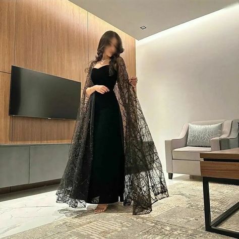 Black Evening Dress, Gaun Fashion, Pakistani Fancy Dresses, Fancy Dresses Long, Elegant Dresses Classy, Broad Shoulders, Prom Dress Inspiration, Evening Dress Fashion, Stylish Party Dresses