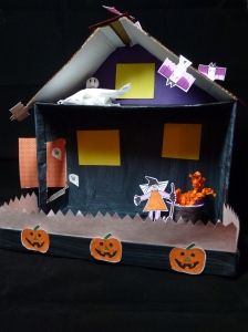 Halloween craft - shoebook haunted house Haunted House Crafts, Haunted House Project, Haunted House Craft, Halloween Classroom Activities, Lesson Activities, Halloween Classroom, Scary Decorations, House Crafts, Classroom Tools