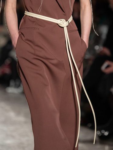 Paracode Ideas, Rope Outfit, Braided Belts, Diy Belt, Cord Belt, Runway Details, Rope Belt, 2020 Fashion, Fashion Advertising