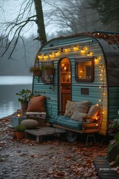 https://pin.it/6j86gnARf Small Camper Renovation, Camper Renovation Ideas, Camping Gear Checklist, Vintage Camper Interior, Small Caravans, Small Camper, Caravan Decor, Old Campers, Retro Caravan