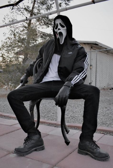 Ghostface Cosplay Male, All Black Costumes, All Black Halloween Costume, Black Dress Halloween Costume, Halloween Costumes For Men, Costumes For Men, Black Halloween Costumes, Photo Halloween, The Best Halloween Costumes