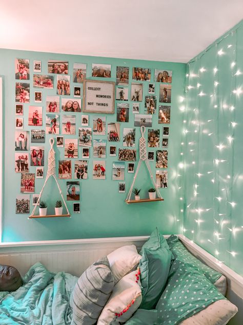 Teal Aesthetic Bedroom Ideas, Summer Bedroom Ideas Beach Themes, Turquoise Bedroom Decor Ideas, Room Ideas Teal Walls, Teal Room Ideas Aesthetic, Teal Walls Bedroom Aesthetic, Teal Ocean Bedroom, Room Ideas Aesthetic Teal Walls, Ocean Blue Room Ideas